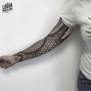 tatuaje_brazo_ornamental_geometria_Logia_Barcelona_Willian_Spindola-2     